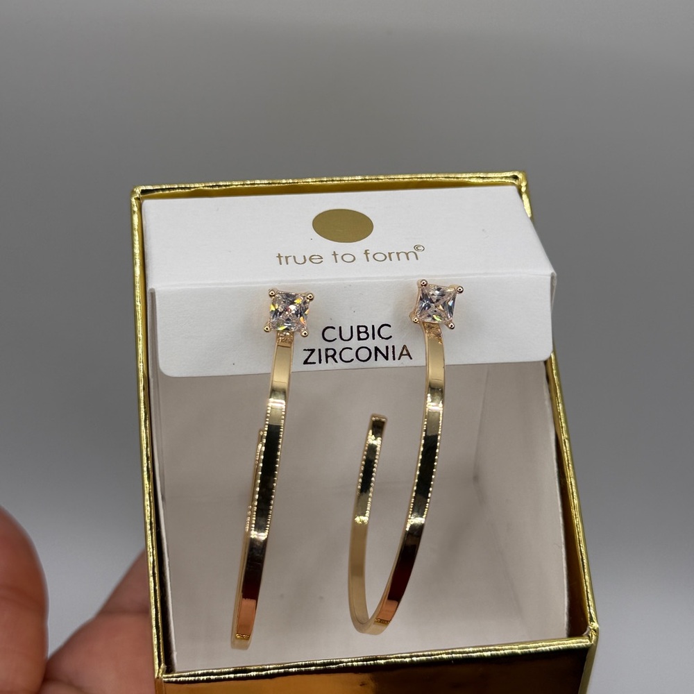Gold Minimalist Hoop Earrings Elegant Design - Picture 4 of 5